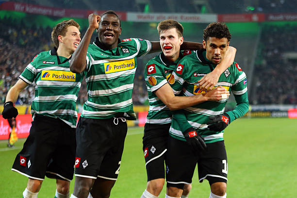 根据他的特 根据他的特